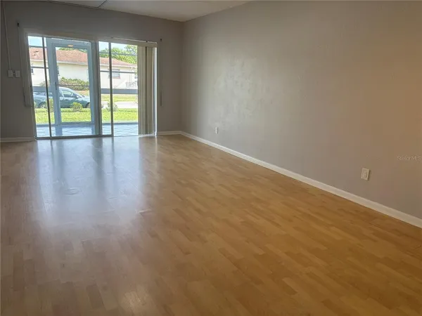 $1,900 | 3160 36th Street North, Unit 102, St. Petersburg, FL 33713