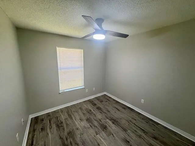 $2,200 | 2027 Las Vegas Trail, Navarre, FL 32566