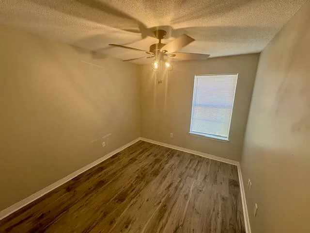 $2,200 | 2027 Las Vegas Trail, Navarre, FL 32566