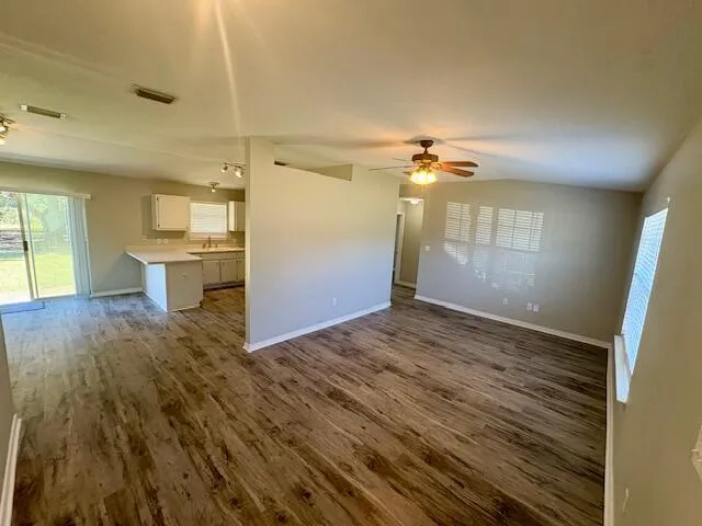 $2,200 | 2027 Las Vegas Trail, Navarre, FL 32566