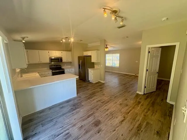 $2,200 | 2027 Las Vegas Trail, Navarre, FL 32566