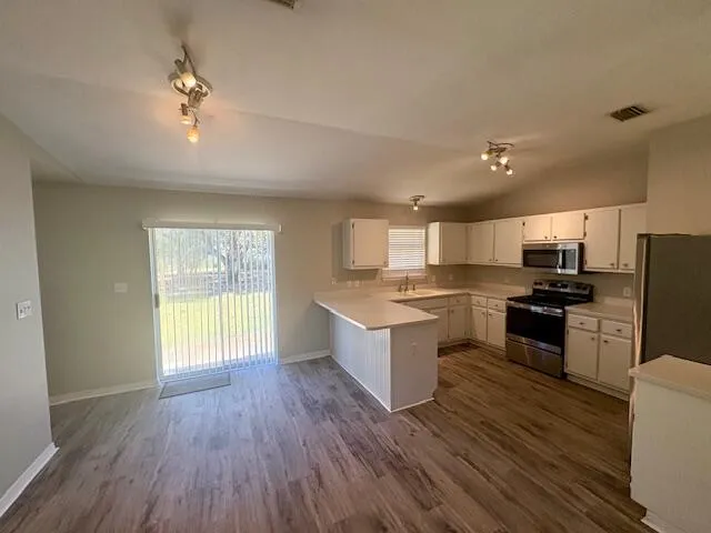 $2,200 | 2027 Las Vegas Trail, Navarre, FL 32566