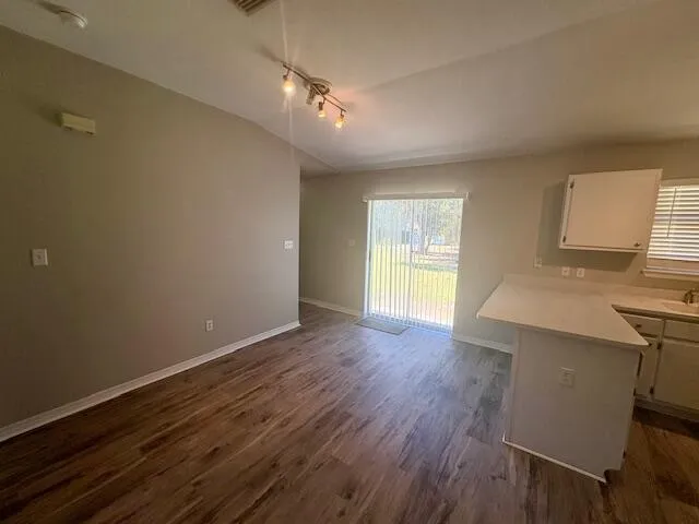 $2,200 | 2027 Las Vegas Trail, Navarre, FL 32566