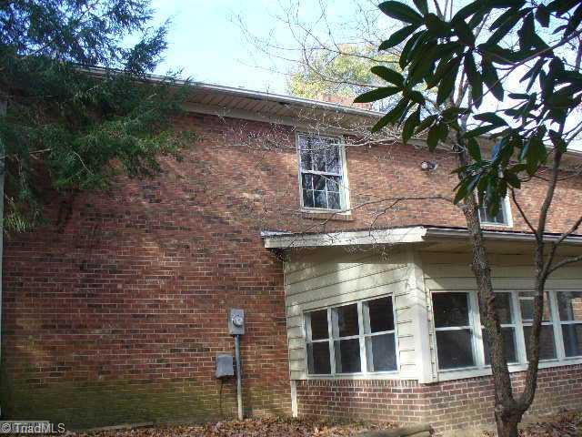 304 Hamilton Road Lexington, NC 27295 - Photo 6 of 6 Sunroom. Attached sunroom
