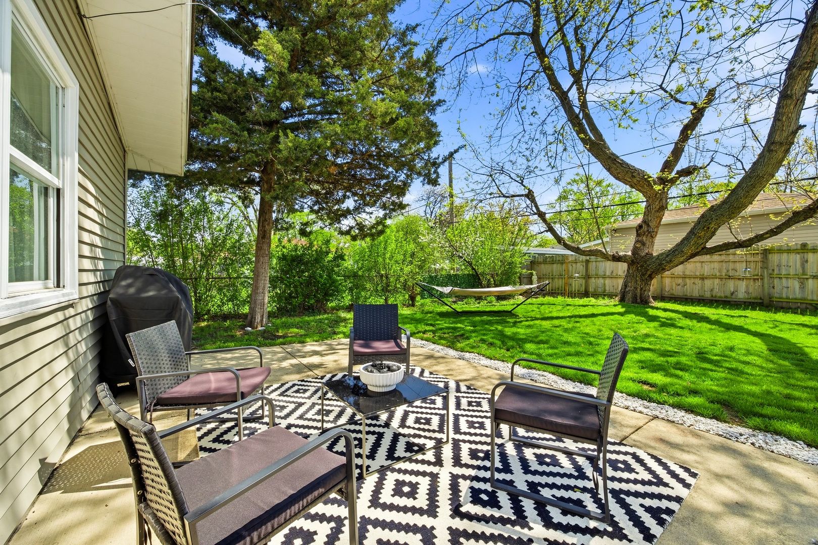 2117 Grouse Lane Rolling Meadows, IL 60008 - Photo 22 of 25 a view of a tables and chairs on the patio