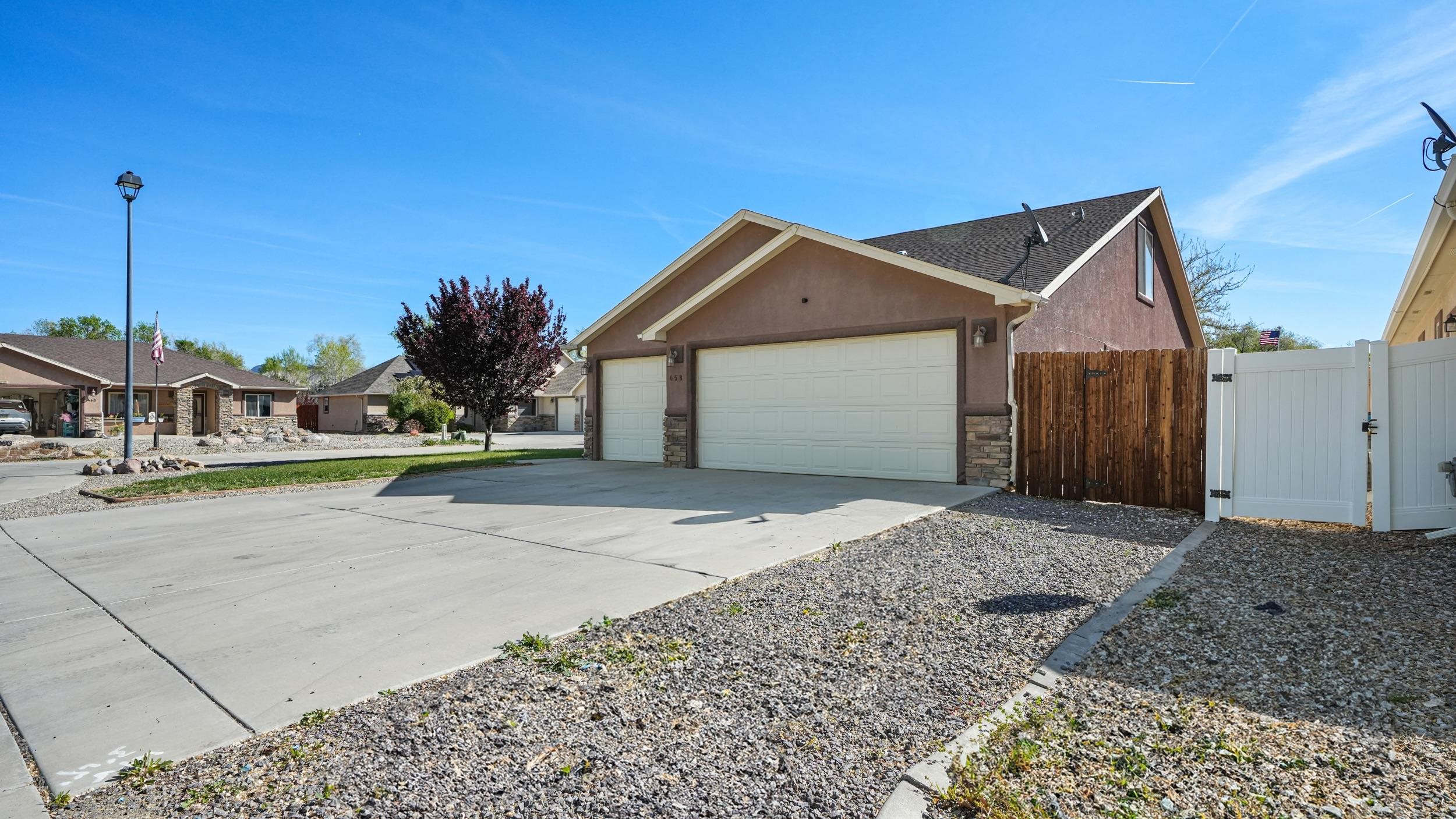 458 Davis Road Grand Junction, CO 81504 - Photo 4 of 32