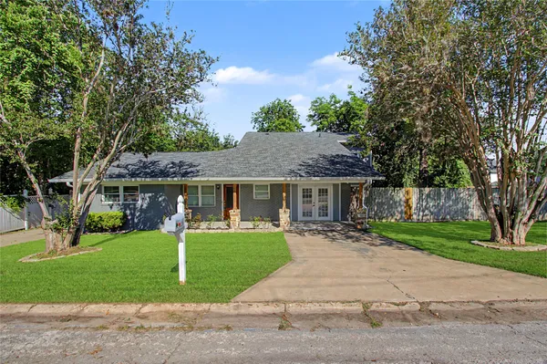 $535,000 | 241 South Masonic Street, Bellville, TX 77418