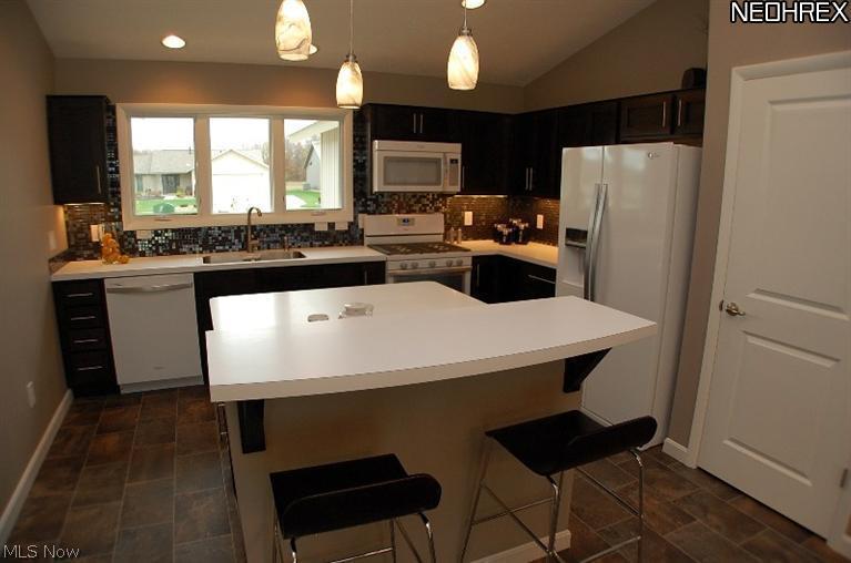 9088 Gatestone Road North Ridgeville, OH 44039 - Photo 2 of 25 Gallery Image 2