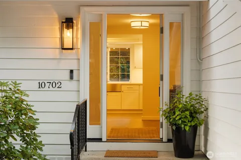 $1,349,998 | 10702 Northeast 144th Court, Kirkland, WA 98034