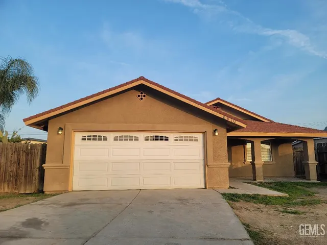 a view of a house with garage