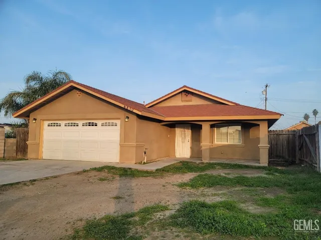 a view of a house with a yard and garage