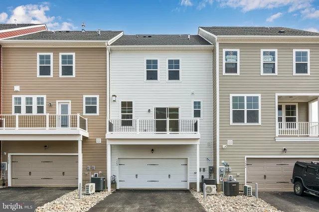 $3,650 | 1648 Sandpiper Bay Loop, Dumfries, VA 22026