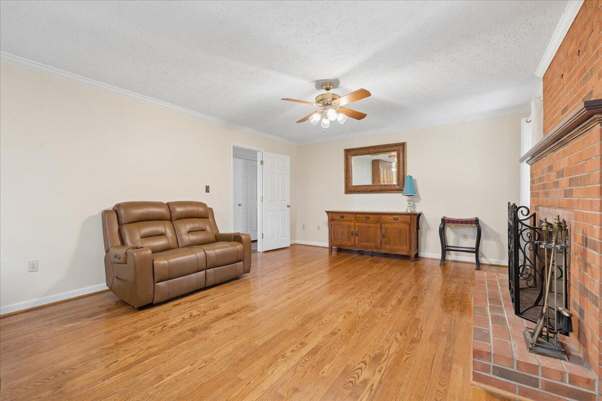 218 North Branch Road Bedford, VA 24523 - Photo 13 of 58 Family Room