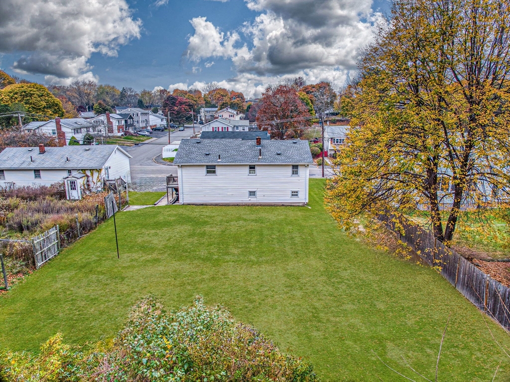 19 Gallows Hill Road Salem, MA 01970 - Photo 4 of 20 Gallery Image 4