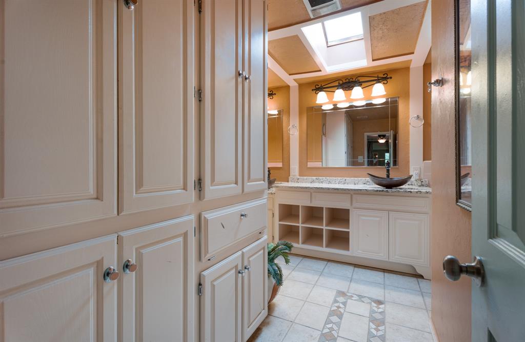 9302 Ravenswood Road Granbury, TX 76049 - Photo 12 of 40 Gallery Image 12