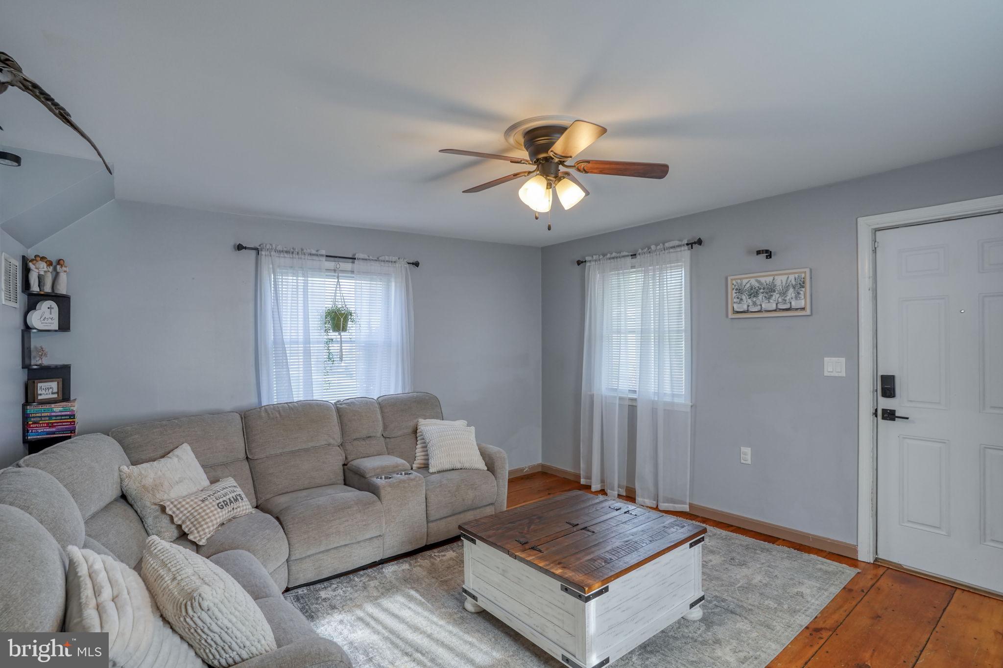 31 Washington Street Dover, DE 19901 - Photo 15 of 38 a living room with furniture and a rug