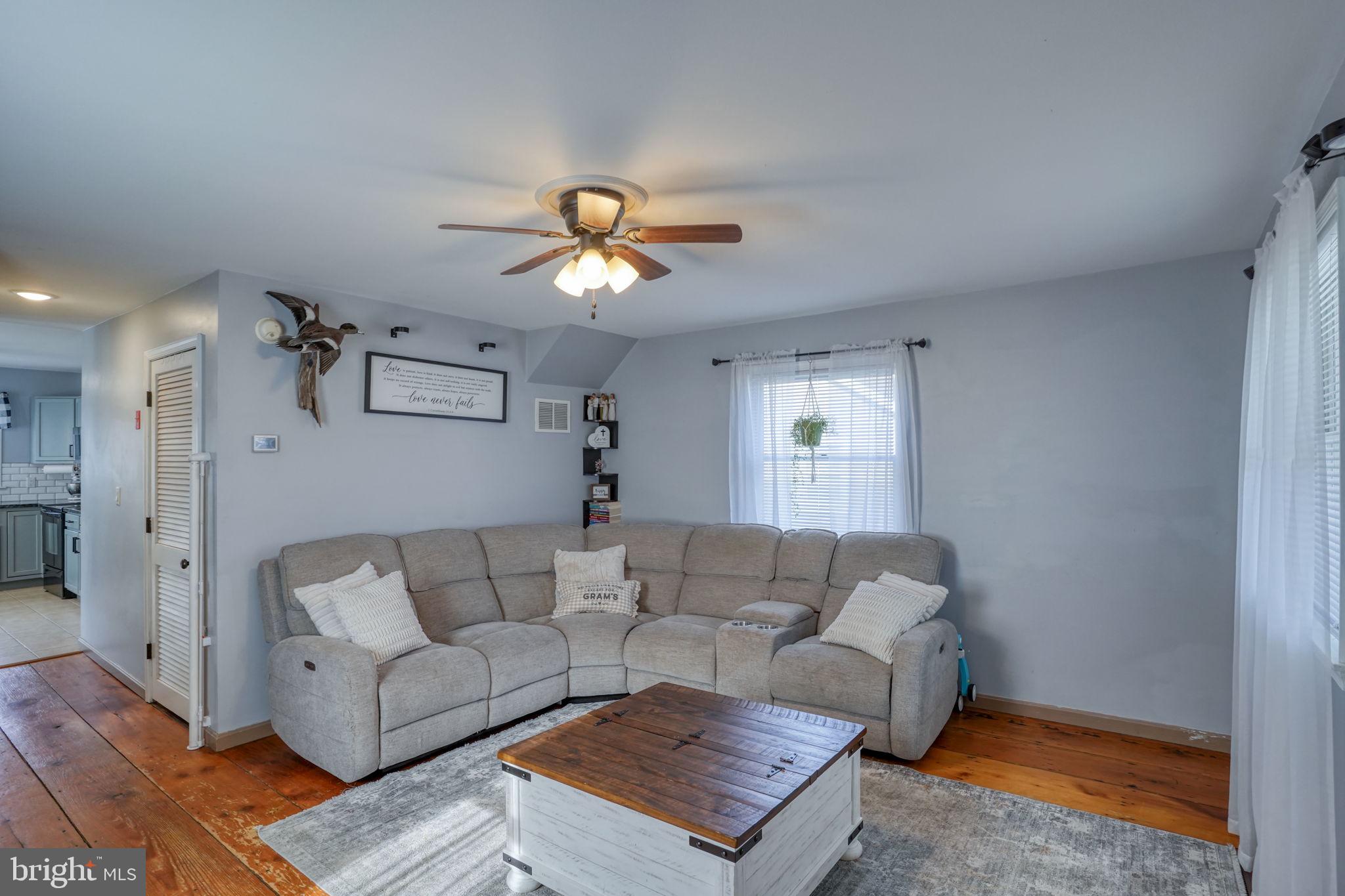 31 Washington Street Dover, DE 19901 - Photo 16 of 38 a living room with furniture and a window
