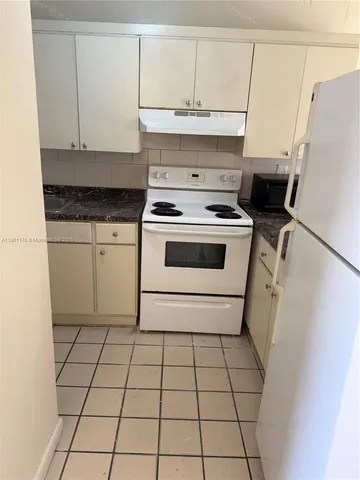 $2,000 | 1001 Northwest 45th Avenue, Unit 111, Miami, FL 33126