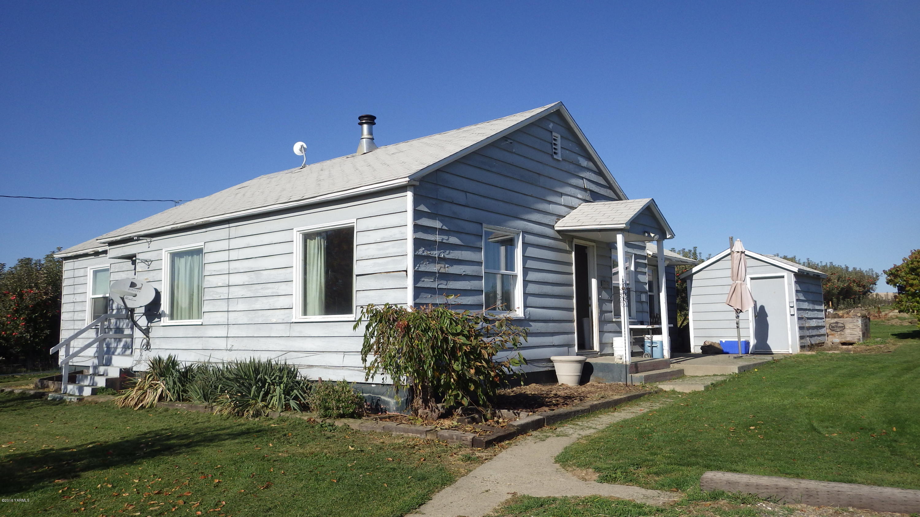 261 Zickler Road Zillah, WA 98953 - Photo 1 of 3 a front view of a house with garden