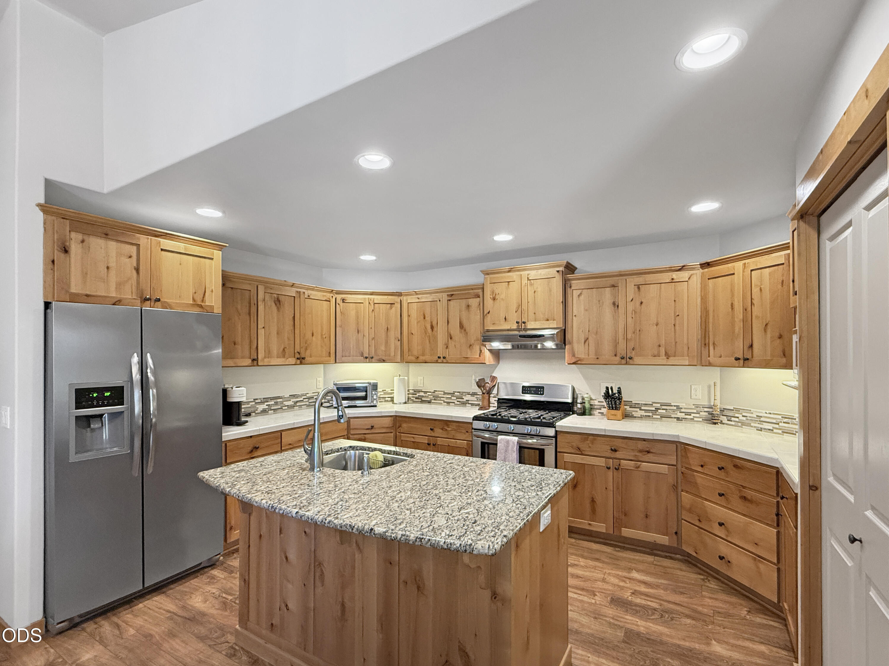 2021 Southwest 41st Street Redmond, OR 97756 - Photo 7 of 22