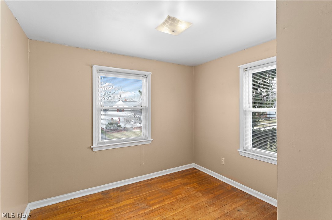 1244 Avondale Road Cleveland, OH 44121 - Photo 19 of 31 3rd Bedroom