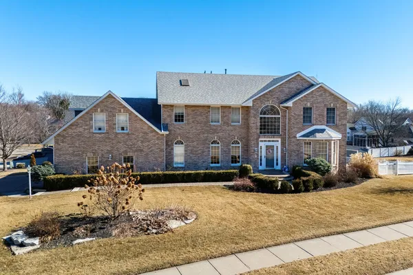 $599,900 | 2101 Nicholas Court, Bettendorf, IA 52722