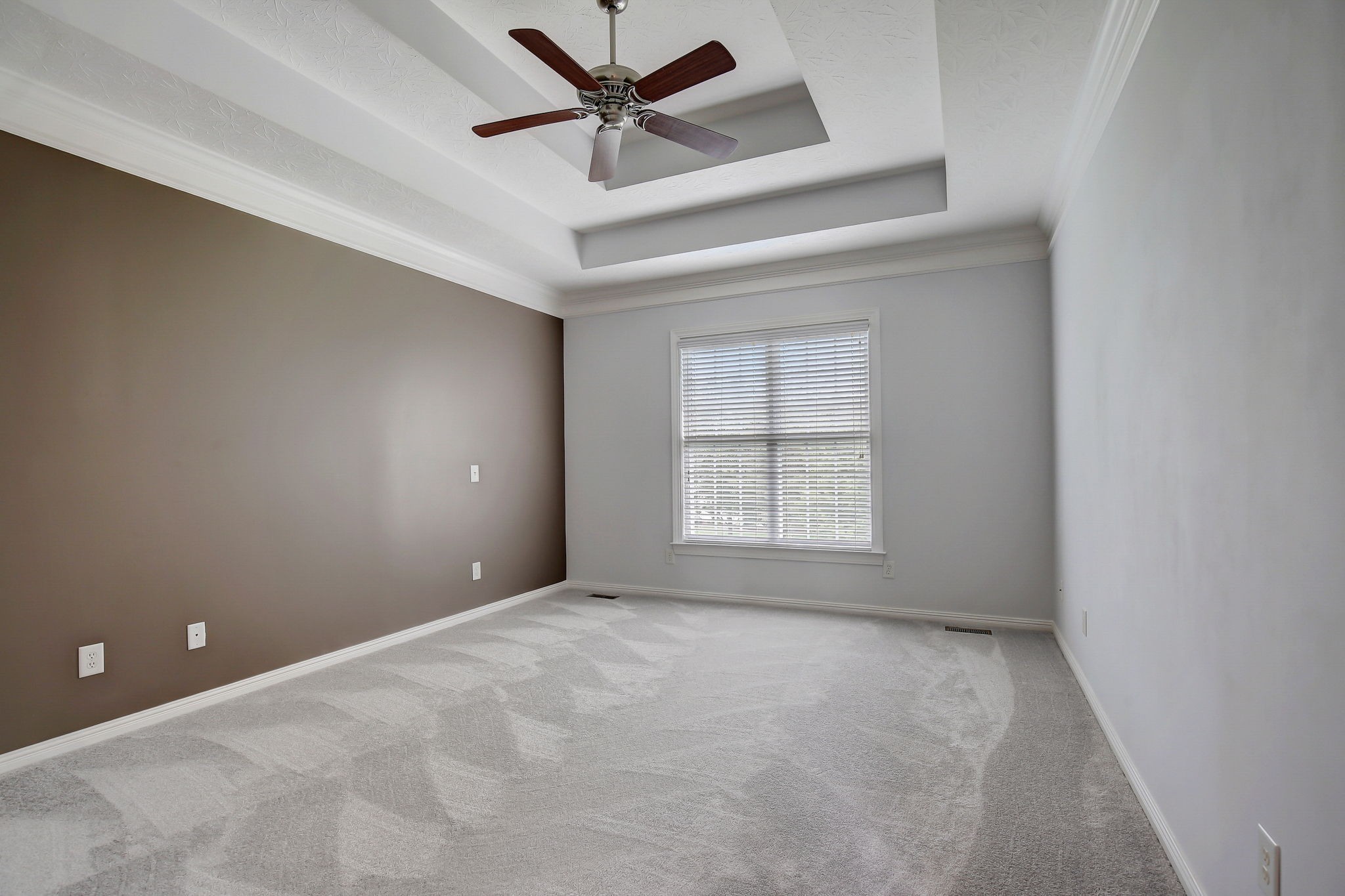 124 Cedar Ridge Lane Hendersonville, TN 37075 - Photo 29 of 66 an empty room with a window and a fan