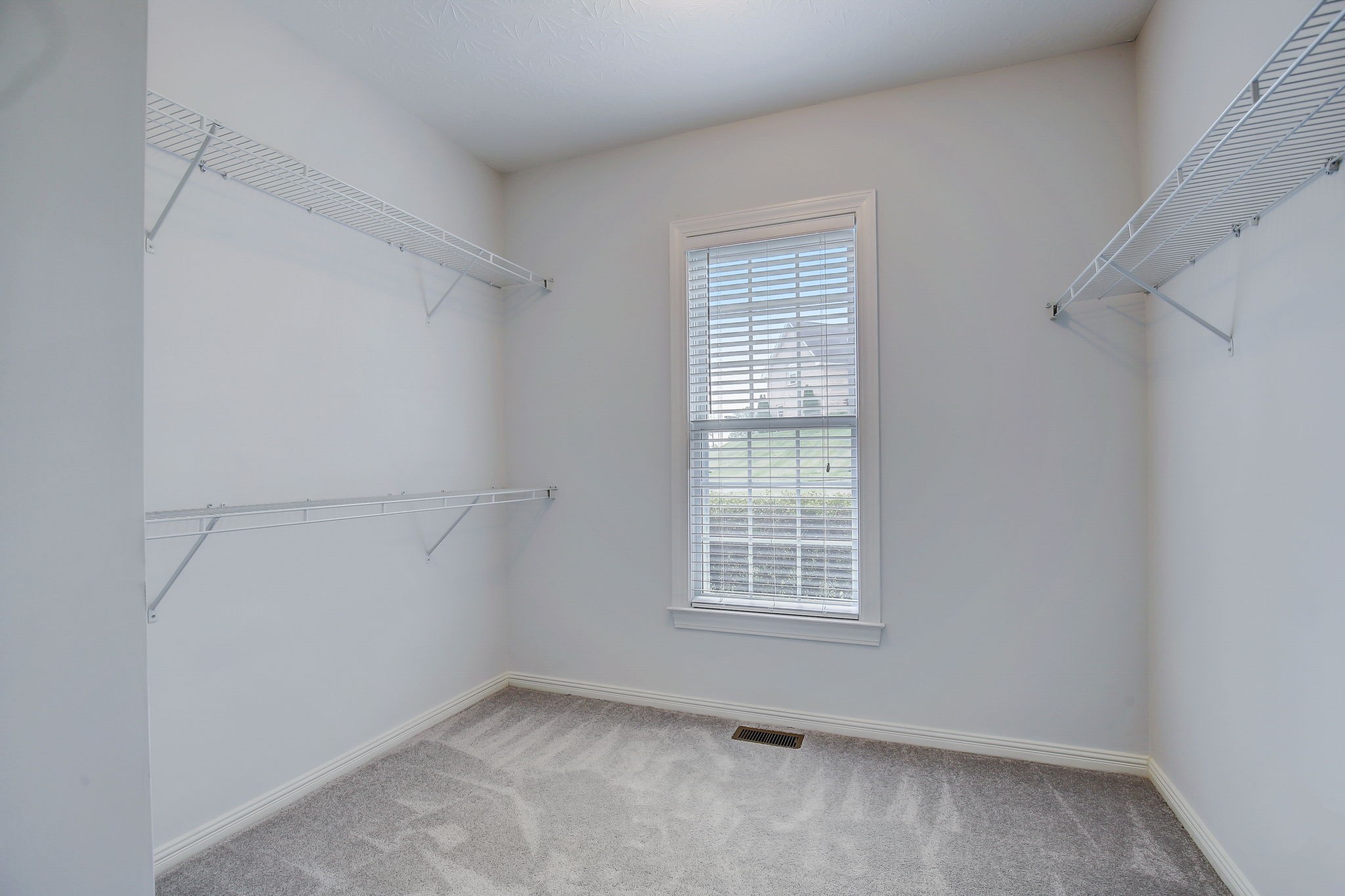 124 Cedar Ridge Lane Hendersonville, TN 37075 - Photo 37 of 66 an empty room with windows