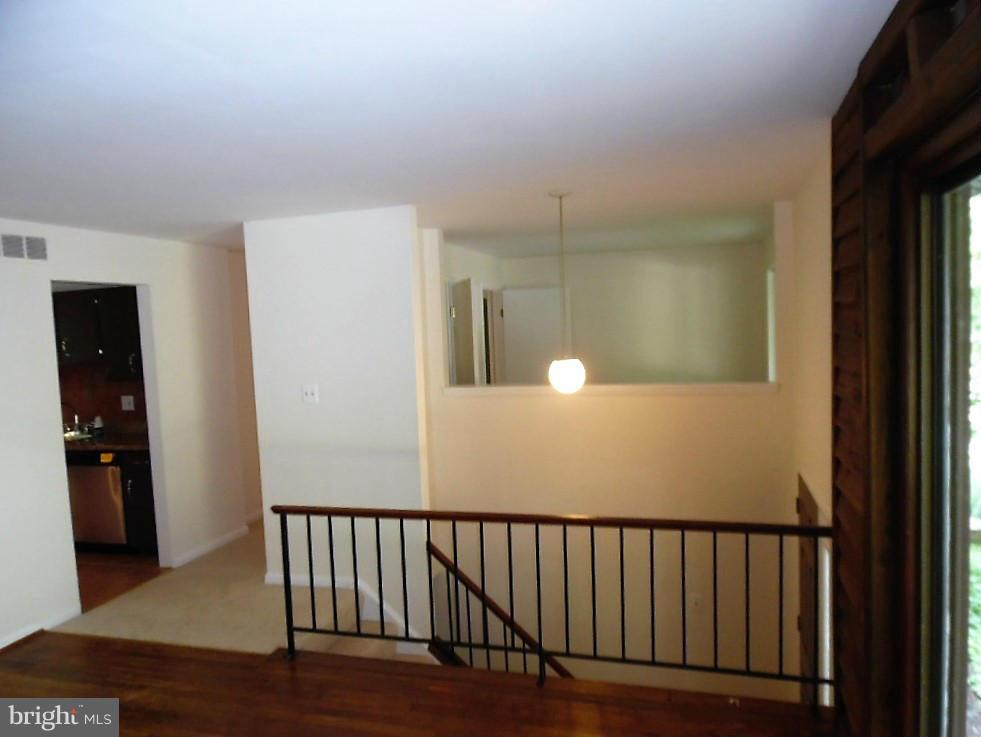 9426 Farewell Road Columbia, MD 21045 - Photo 12 of 30 Living Room