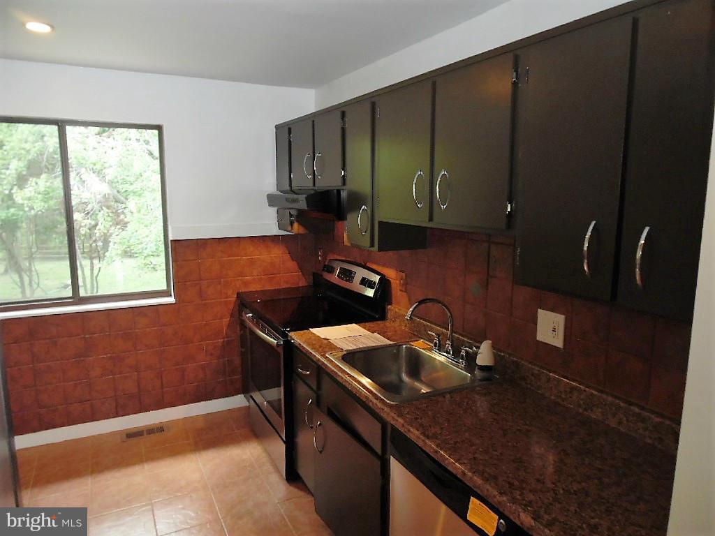 9426 Farewell Road Columbia, MD 21045 - Photo 13 of 30 Kitchen