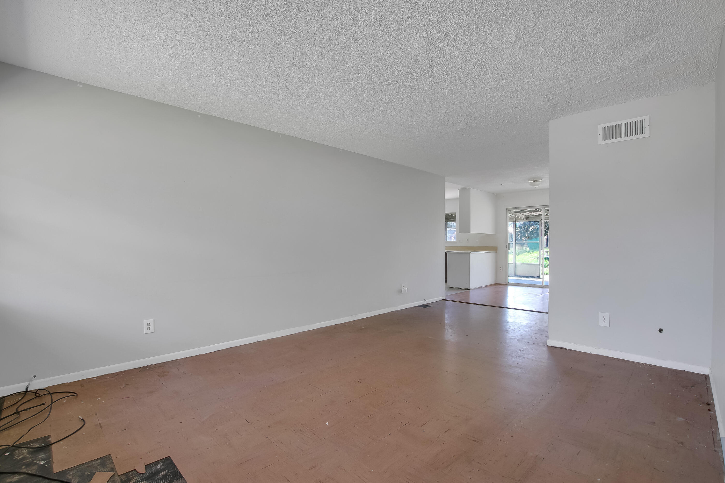 4773 Sterling Way Carpinteria, CA 93013 - Photo 4 of 16 014