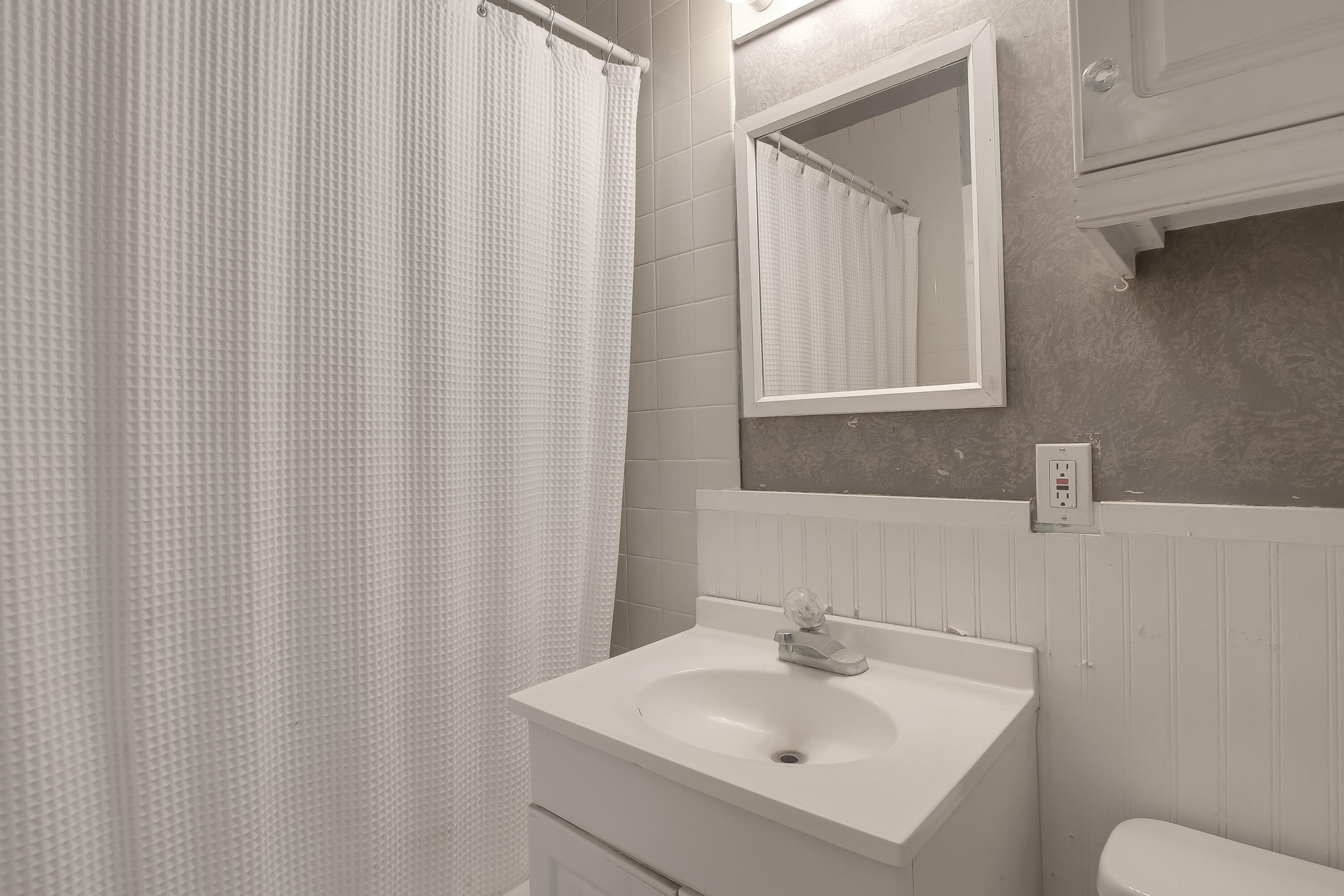 4773 Sterling Way Carpinteria, CA 93013 - Photo 10 of 16 024