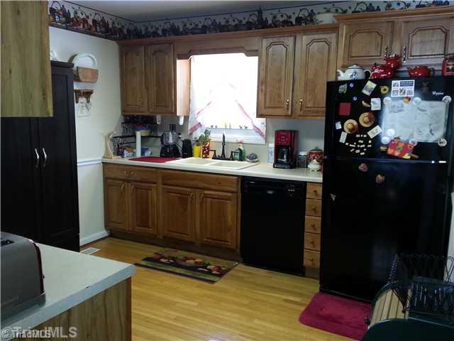 229 Towe Road Pilot Mountain, NC 27041 - Photo 11 of 18 Kitchen.