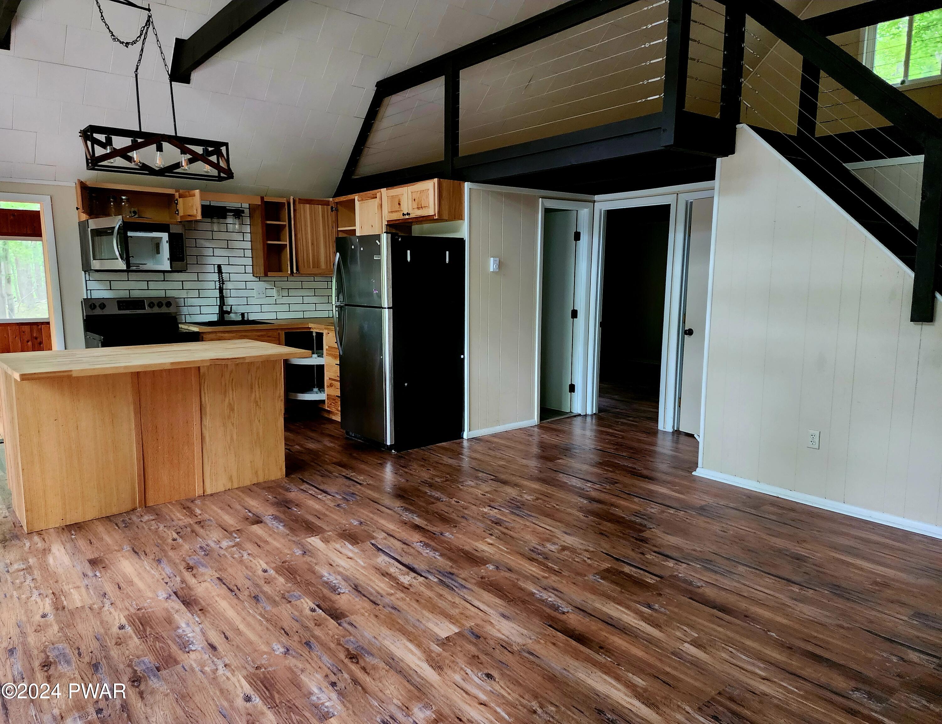 102 Bluejay Court Milford, PA 18337 - Photo 2 of 12