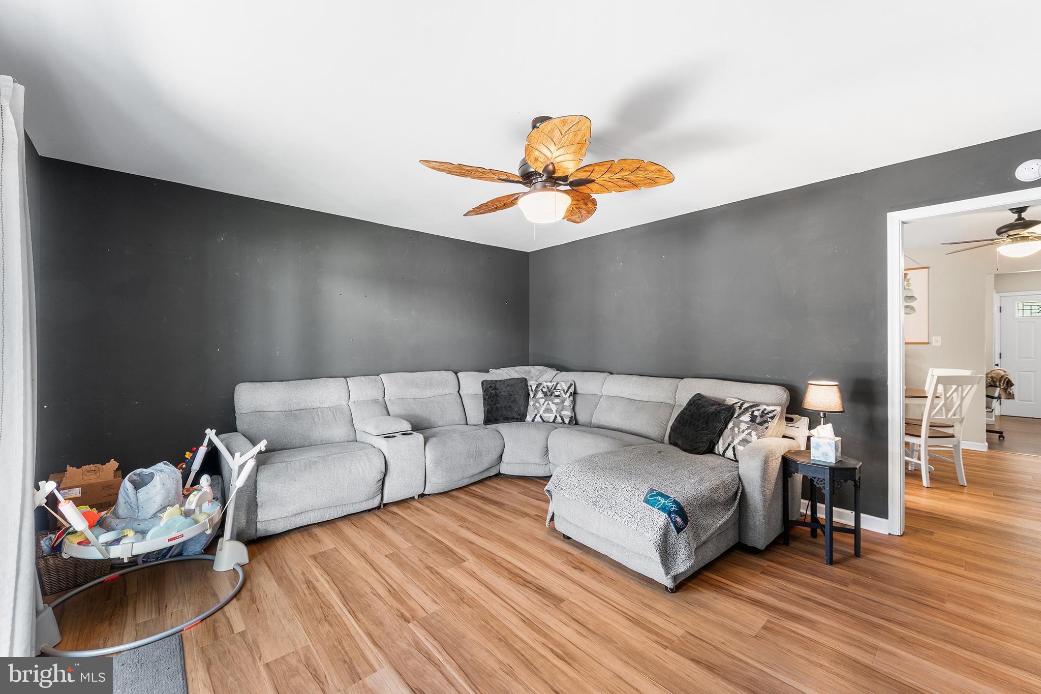 128 Michigan Road Pennsville, NJ 08070 - Photo 11 of 30 a living room with furniture and wooden floor