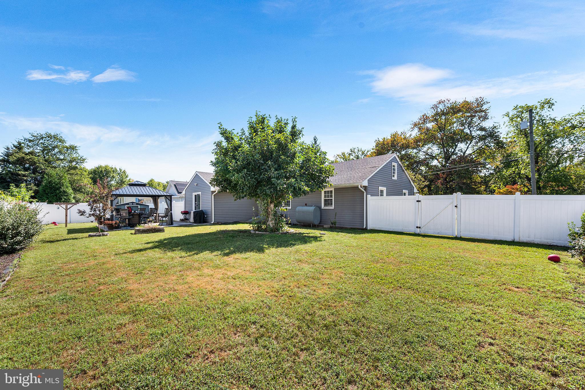 128 Michigan Road Pennsville, NJ 08070 - Photo 27 of 30 a house view with a garden space