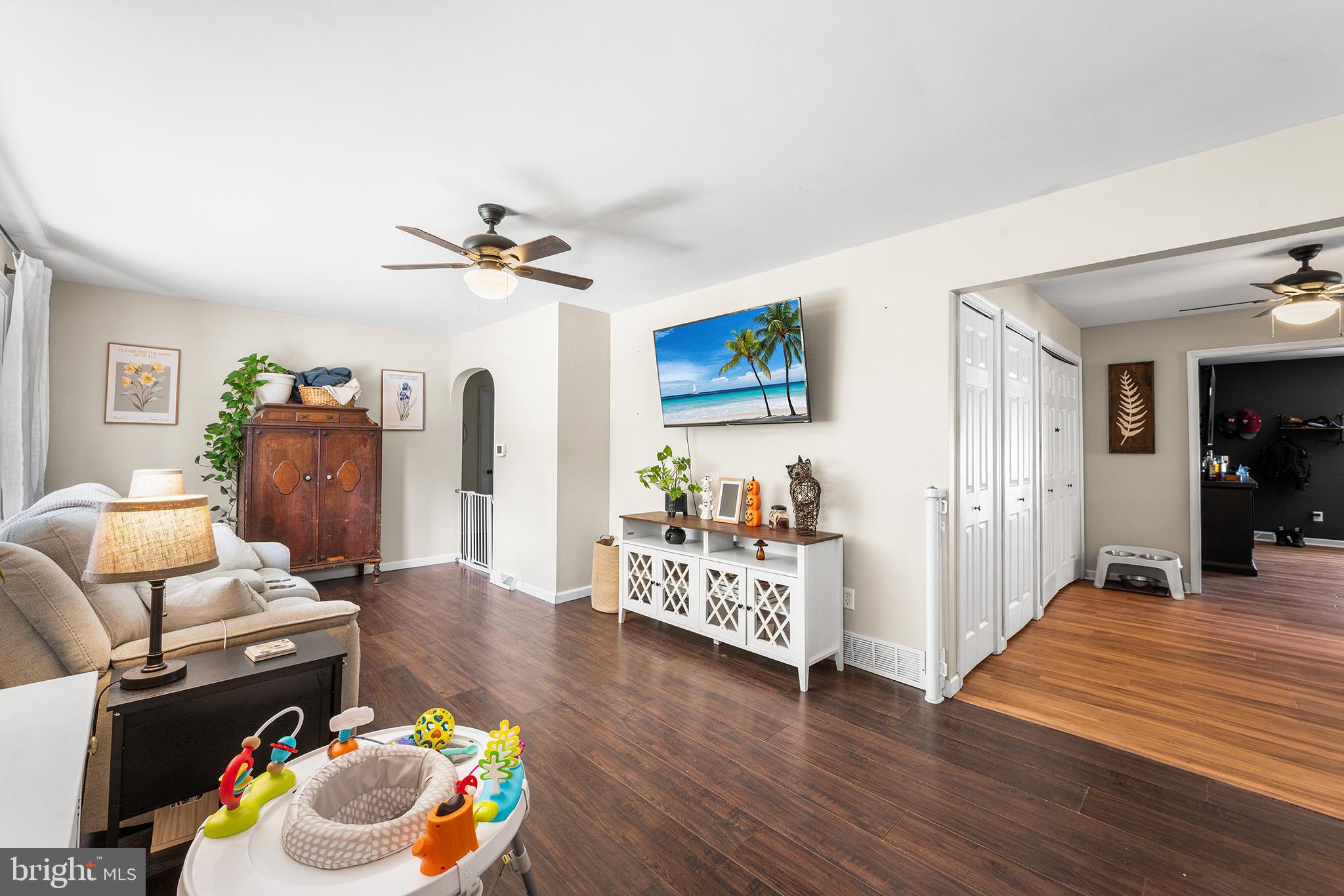 128 Michigan Road Pennsville, NJ 08070 - Photo 4 of 30 a living room with furniture and wooden floor