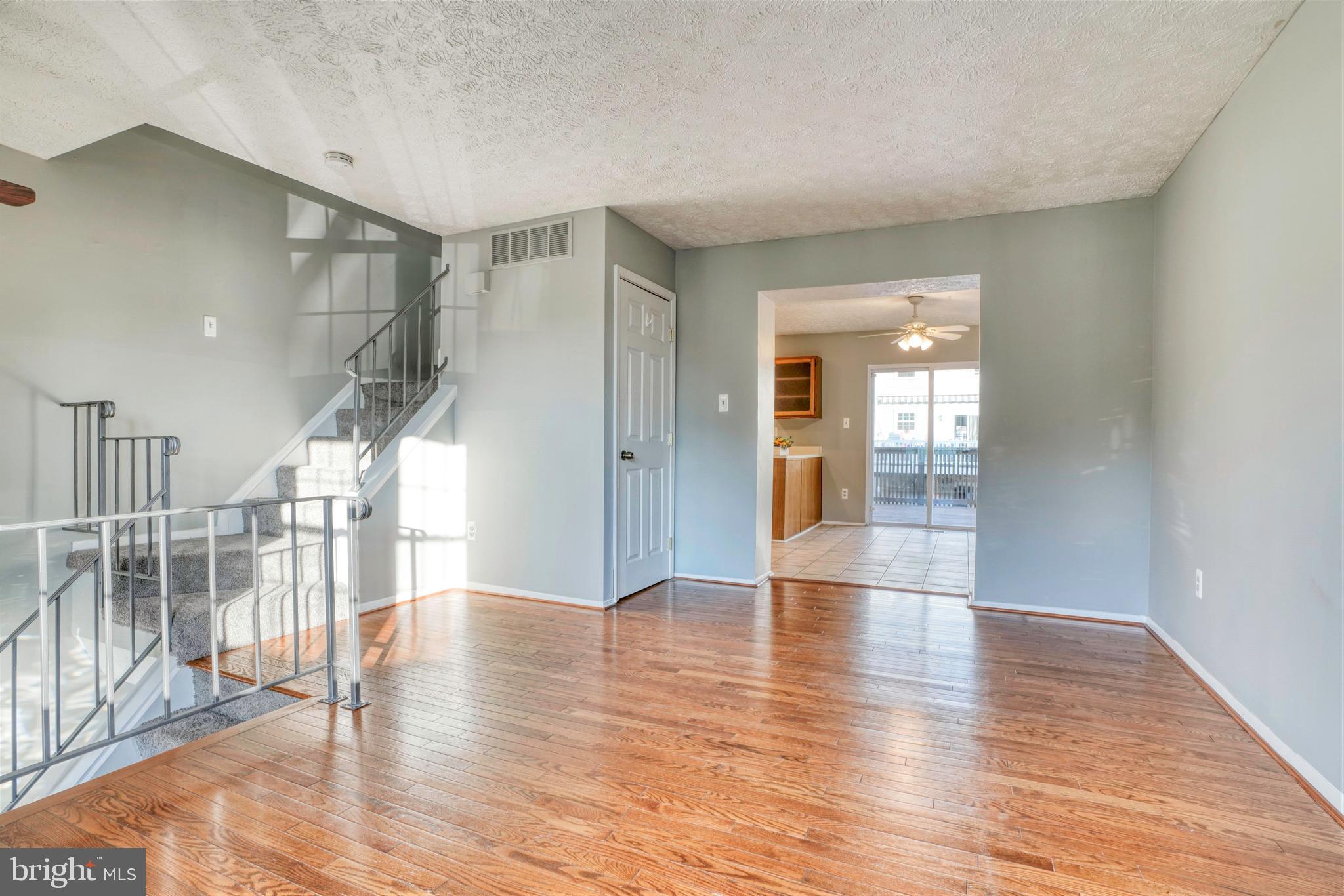 4021 Issacs Road Baltimore, MD 21220 - Photo 22 of 48 Living Room