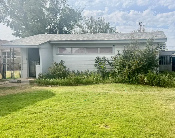 $1,450 | 710 12th Street, Shallowater, TX 79363