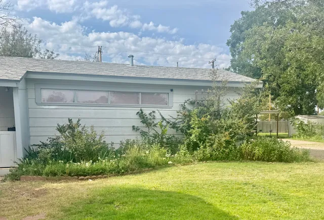 $1,450 | 710 12th Street, Shallowater, TX 79363