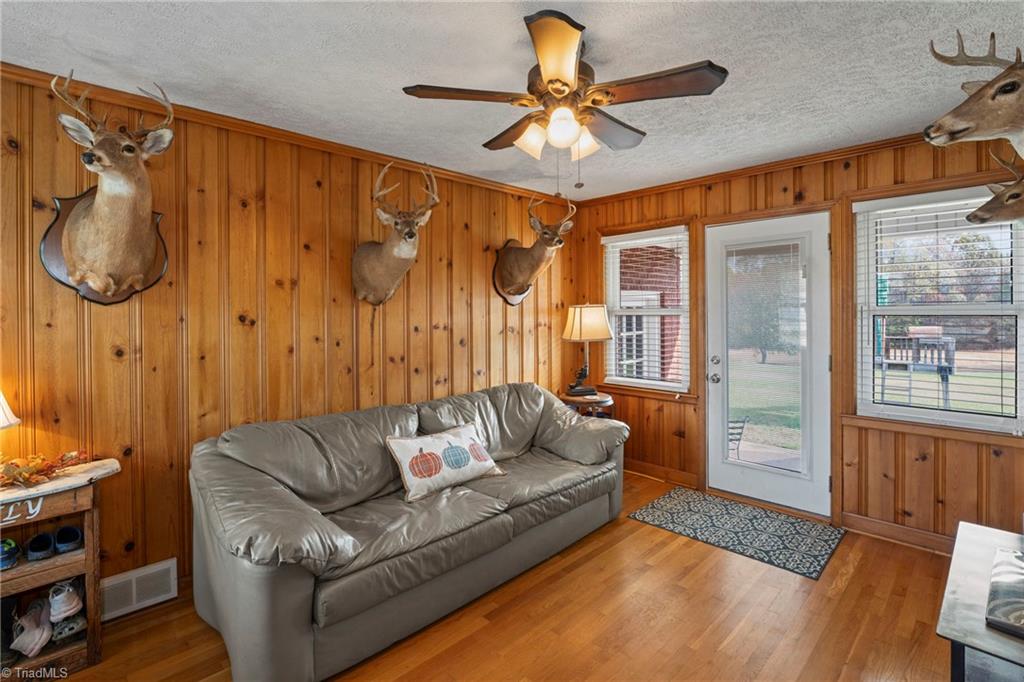 340 Payne Road Lexington, NC 27295 - Photo 27 of 35 Sitting Area/Flex
