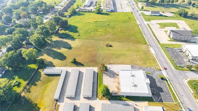 $399,000 | 7 North N Highway, Pleasant Hill, MO 64080