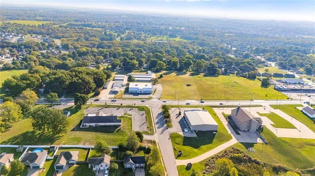 $399,000 | 7 North N Highway, Pleasant Hill, MO 64080