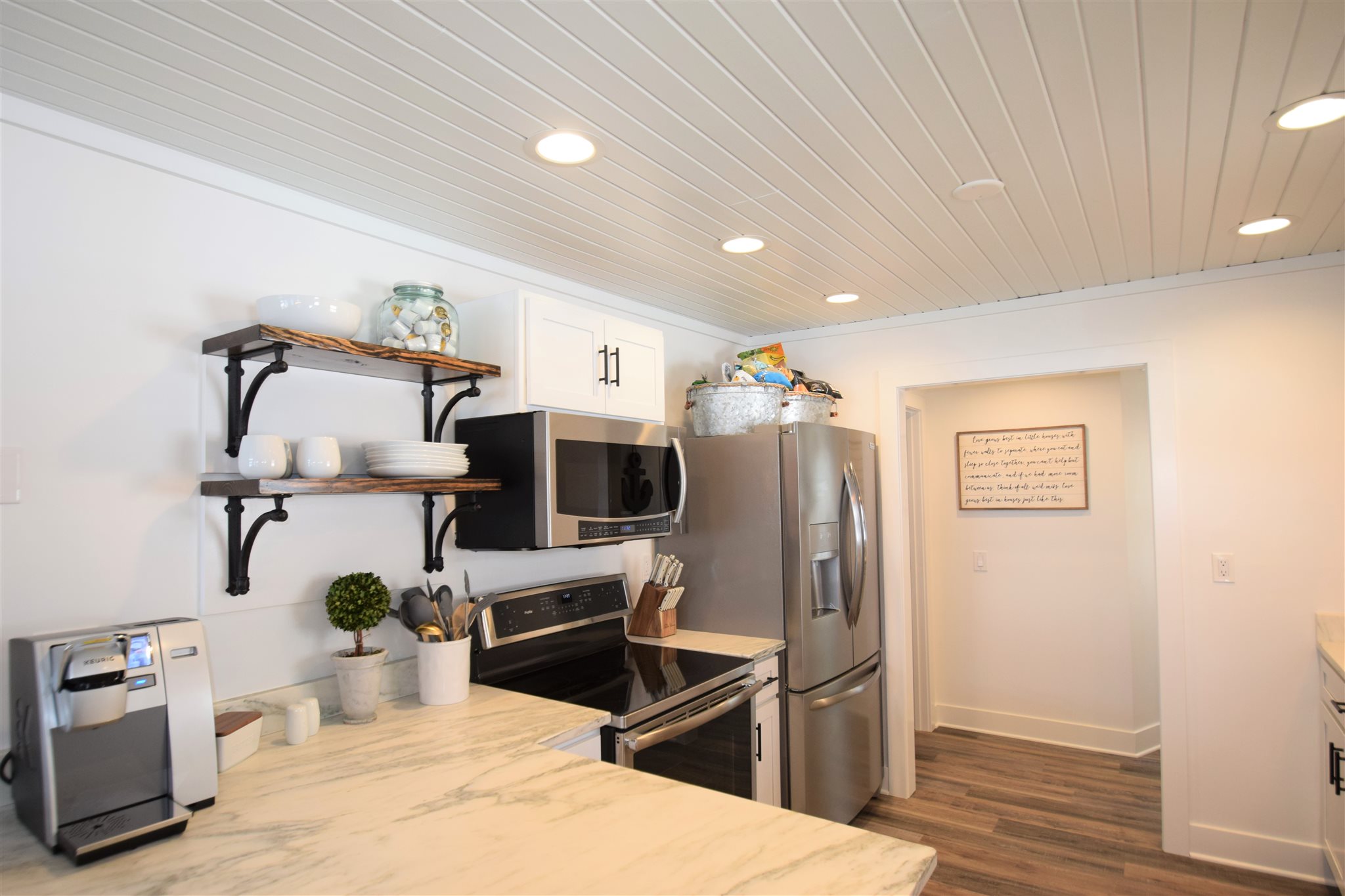 9078 East Hatchery Road Syracuse, IN 46567 - Photo 5 of 34 Gallery Image 5