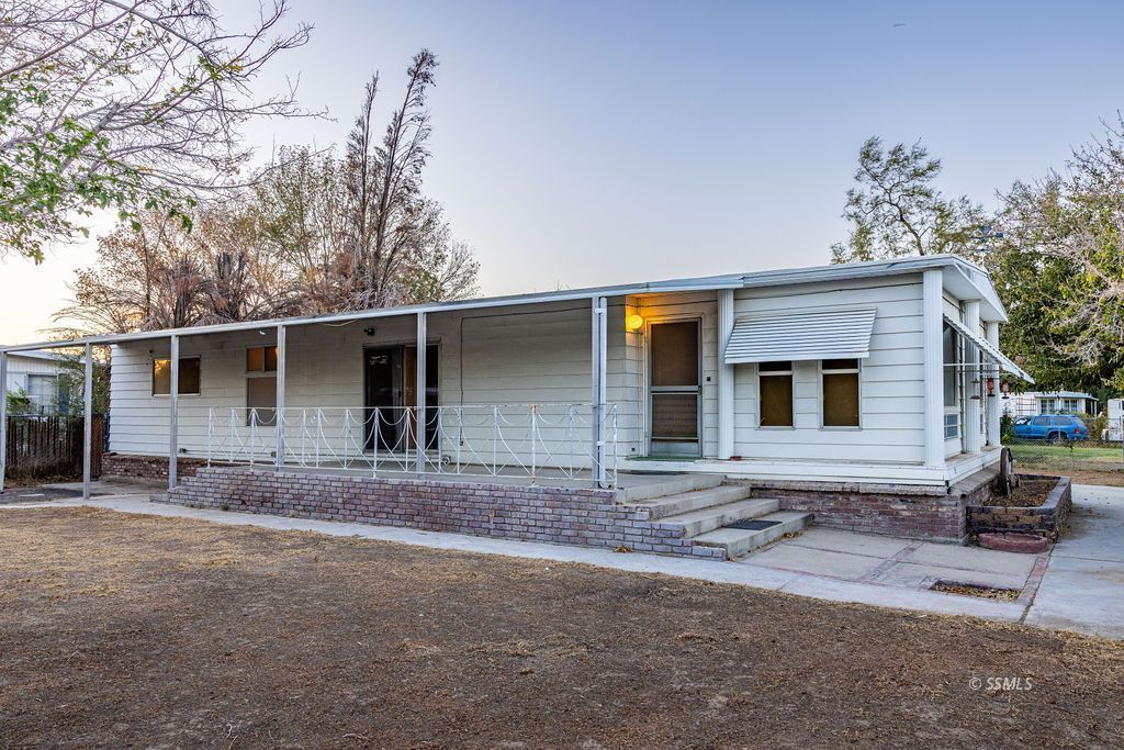 5234 Cholla Way Ridgecrest, CA 93555 - Photo 5 of 39 a front view of a house with garden