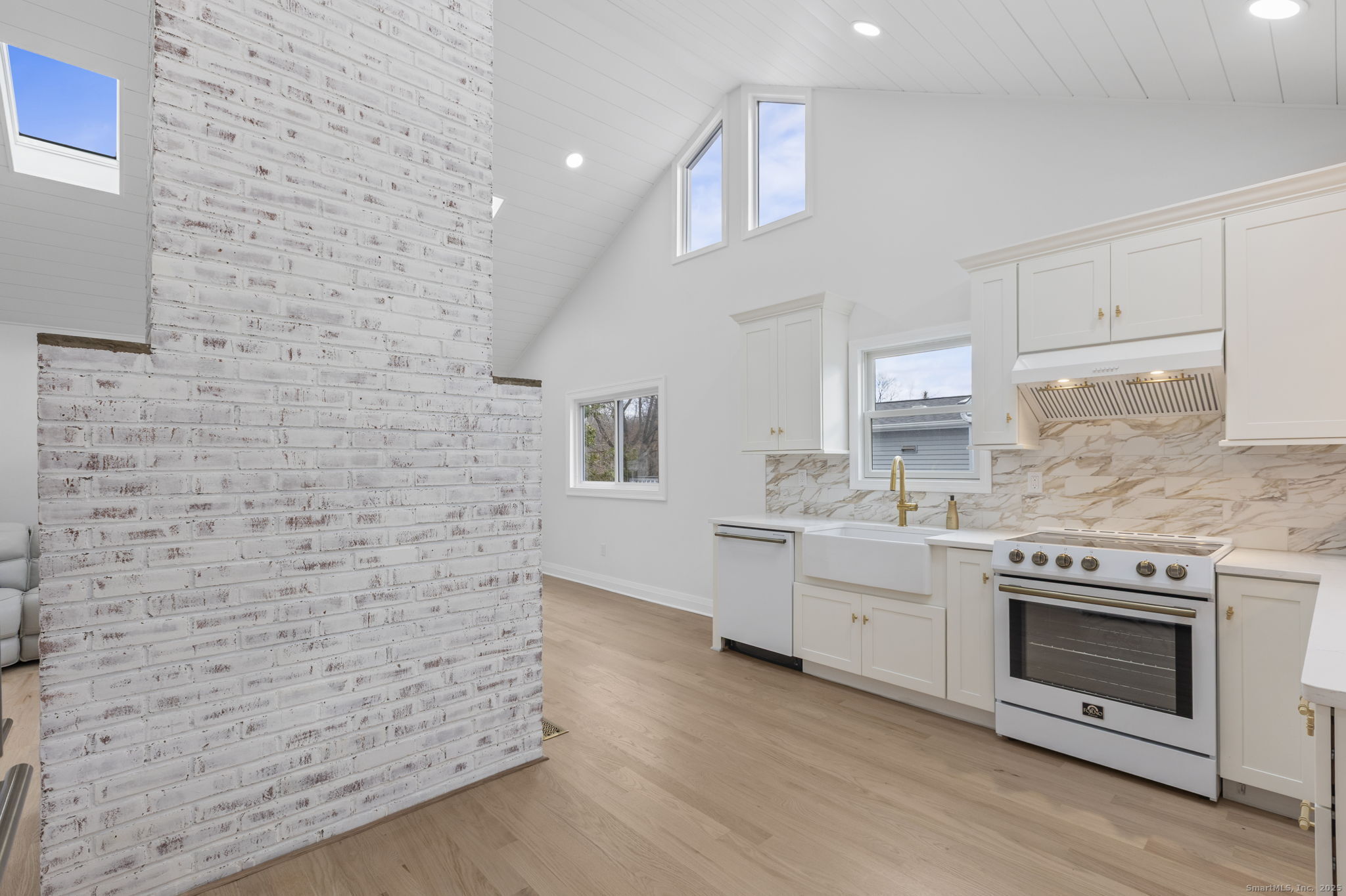 128 Ball Pond Road New Fairfield, CT 06812 - Photo 11 of 40