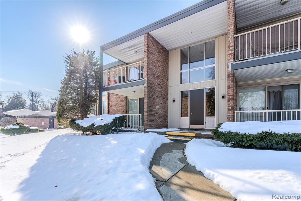 4045 West Maple Road, Unit C101 Bloomfield Hills, MI 48301 - Photo 1 of 27
