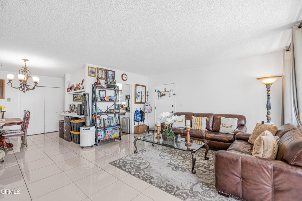 1331 Edgewood Way Oxnard, CA 93030 - Photo 11 of 40 10-DSC04445