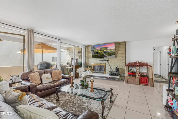 $450,000 | 1331 Edgewood Way, Oxnard, CA 93030