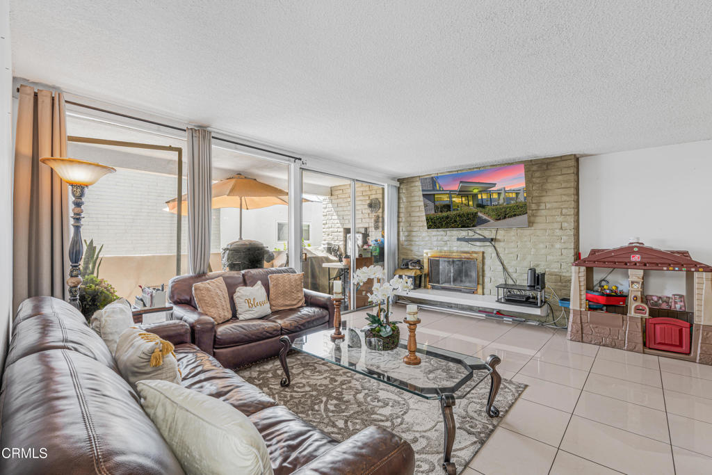 1331 Edgewood Way Oxnard, CA 93030 - Photo 7 of 40 03-DSC04348